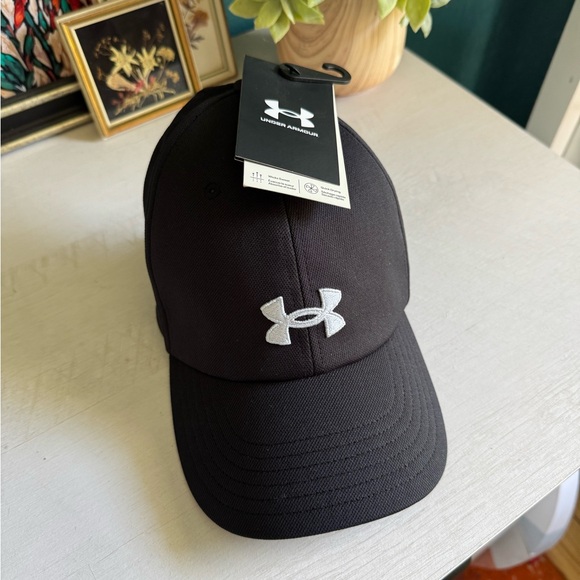 NWT Under Armour Black Athletic Cap Women’s - Picture 1 of 3
